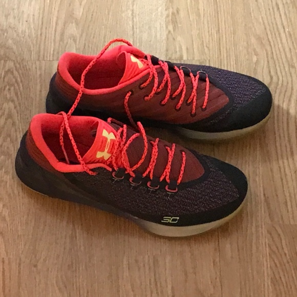 UNDERARMOUR SETH CURRY - Picture 3 of 5